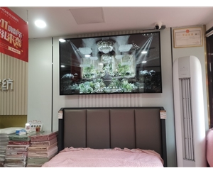 合肥高劉家紡店采購我司一臺75寸壁掛廣告機(jī)